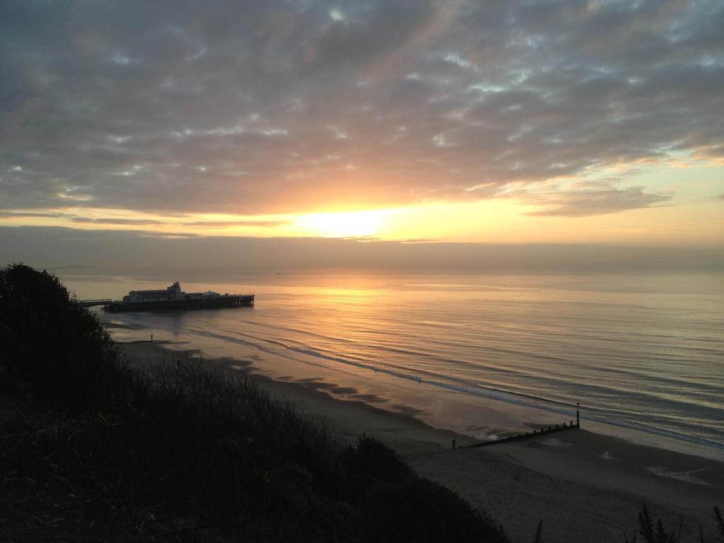 Travelrest Centre Seafront Hotel Bournemouth Exterior photo